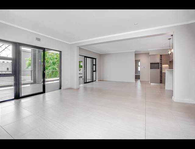 3 BEDROOM APARTMENT FOR SALE IN BRYANSTON
